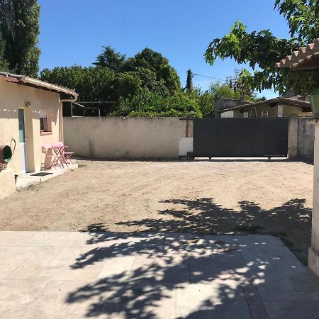 Charmant T2 Au Calme Proche Centre Arles Luaran gambar