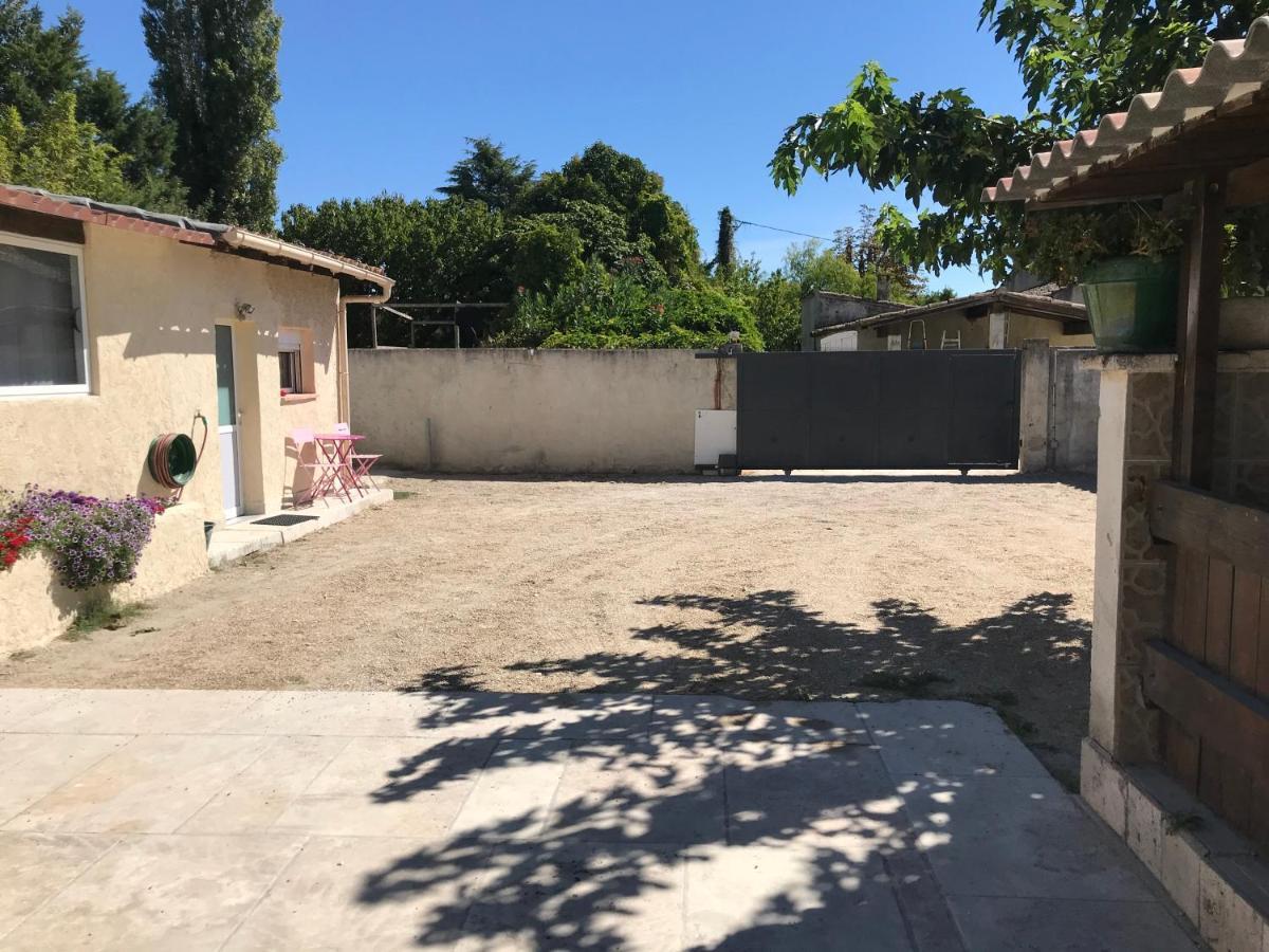 Charmant T2 Au Calme Proche Centre Arles Luaran gambar